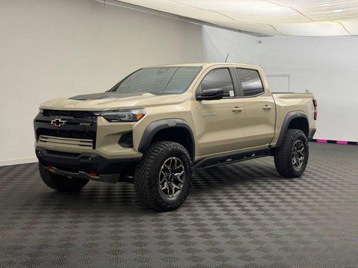 Sand Dune Metallic 2024 Chevrolet Colorado ZR2