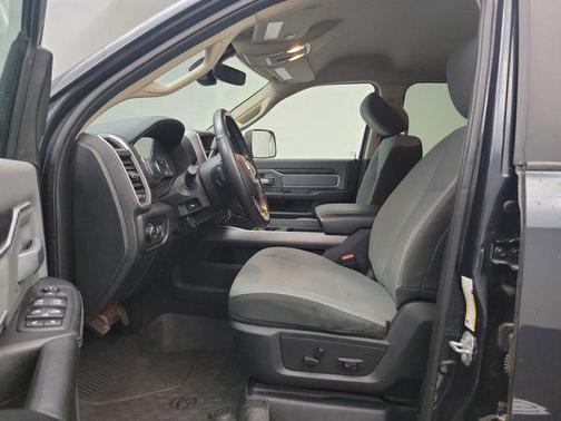 2020 RAM 3500 Big Horn Crew Cab 4x4 8' Box