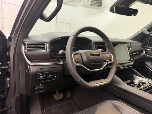 Baltic Gray Metallic Clearcoat 2024 Jeep Wagoneer L Series I 4x4