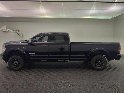 2024 RAM 3500 Limited Crew Cab 4x4 8' Box