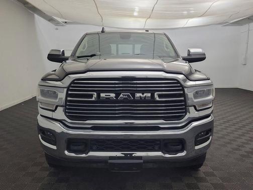 2022 RAM 2500 Laramie Crew Cab 4x4 6'4' Box