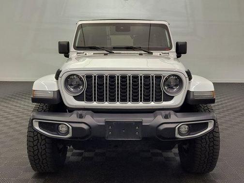 Bright White Clearcoat 2024 Jeep Wrangler 4-Door Sahara 4x4