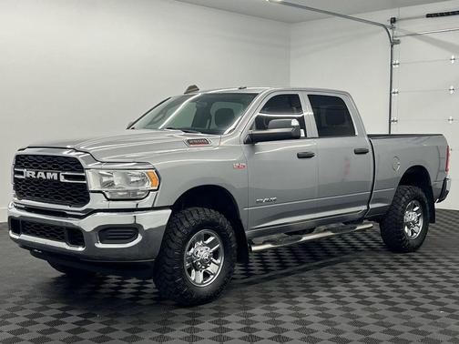 2022 RAM 2500 Tradesman Crew Cab 4x4 6'4' Box