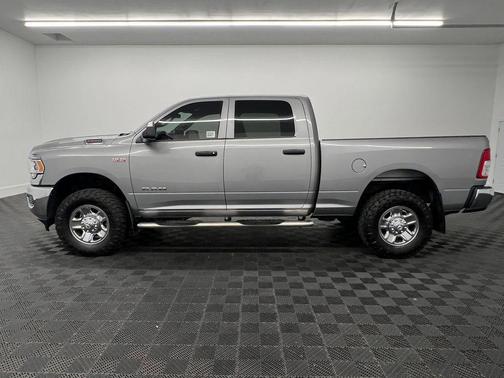 2022 RAM 2500 Tradesman Crew Cab 4x4 6'4' Box