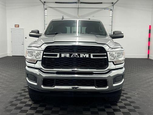 2022 RAM 2500 Tradesman Crew Cab 4x4 6'4' Box