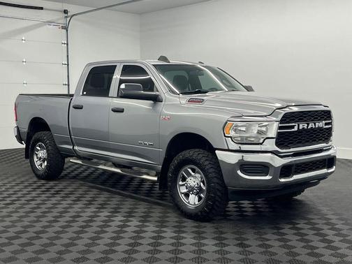 2022 RAM 2500 Tradesman Crew Cab 4x4 6'4' Box