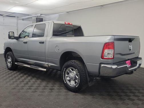 2024 RAM 3500 Tradesman Crew Cab 4x4 6'4' Box