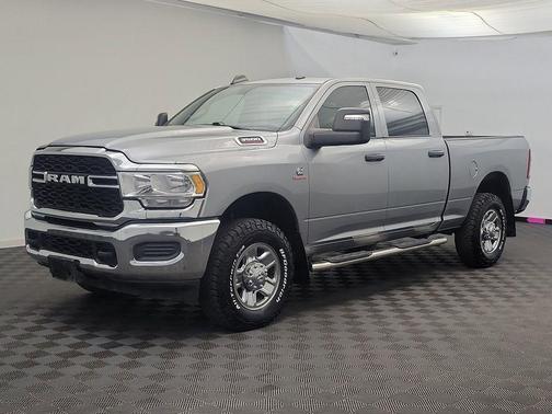 2024 RAM 3500 Tradesman Crew Cab 4x4 6'4' Box
