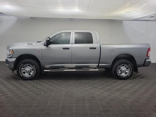 2024 RAM 3500 Tradesman Crew Cab 4x4 6'4' Box