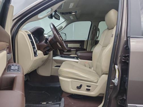 2018 RAM 2500 Laramie Crew Cab 4x4 6'4' Box