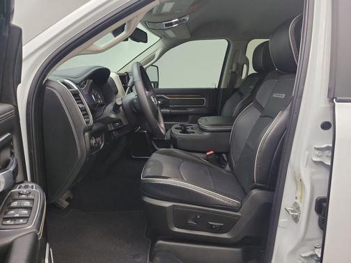 2024 RAM 3500 Laramie Crew Cab 4x4 8' Box