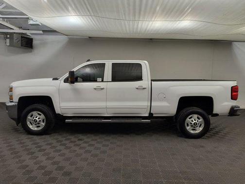 Summit White 2019 Chevrolet Silverado 2500 LT