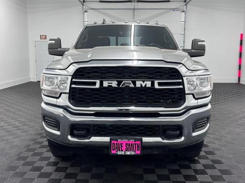Billet Silver Metallic Clearcoat 2024 RAM 3500 Tradesman Crew Cab 4x4 8' Box