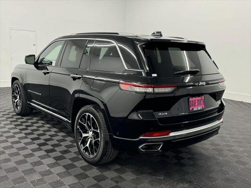 2022 Jeep Grand Cherokee Summit