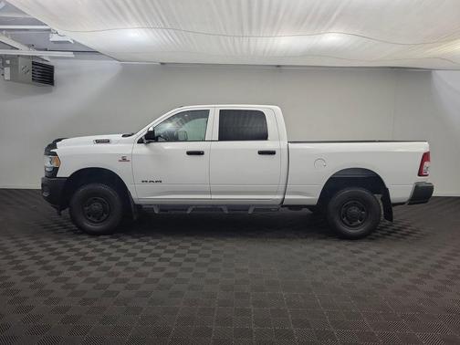 2022 RAM 2500 Tradesman Crew Cab 4x4 6'4' Box