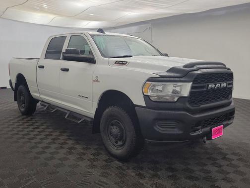 2022 RAM 2500 Tradesman Crew Cab 4x4 6'4' Box