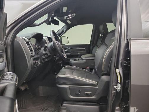 2020 RAM 2500 Laramie Crew Cab 4X4 6'4' Box