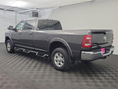 2020 RAM 3500 Laramie Crew Cab 4x4 8' Box