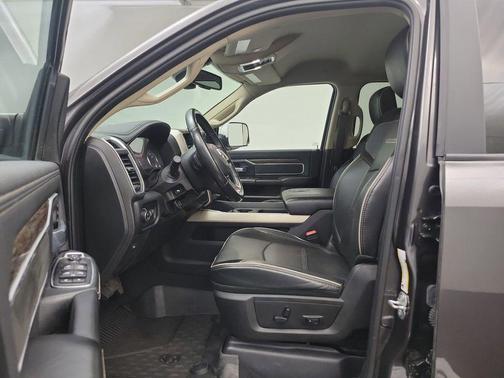 2020 RAM 3500 Laramie Crew Cab 4x4 8' Box