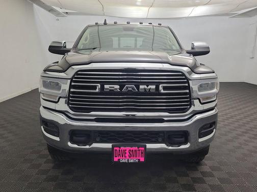 2020 RAM 3500 Laramie Crew Cab 4x4 8' Box