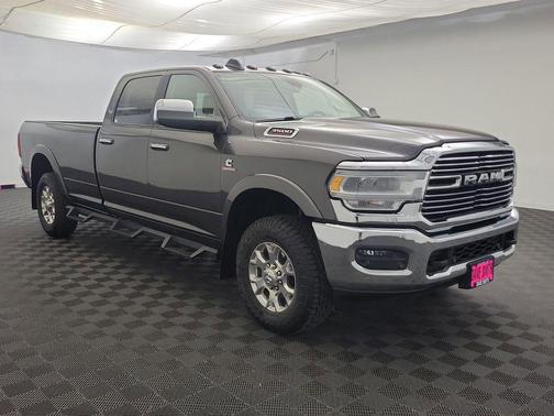 2020 RAM 3500 Laramie Crew Cab 4x4 8' Box