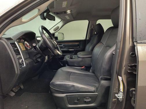 2018 RAM 2500 Laramie Crew Cab 4x4 8' Box