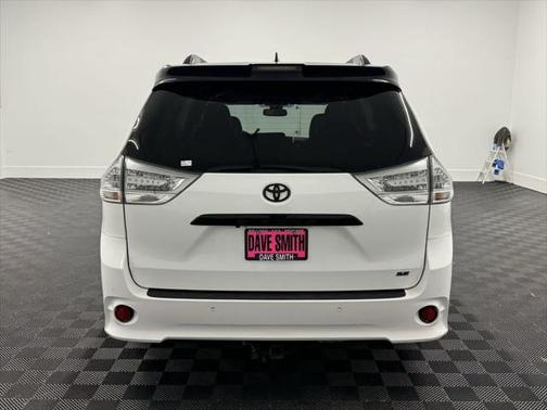2020 Toyota Sienna SE