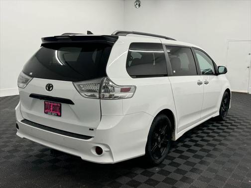 2020 Toyota Sienna SE