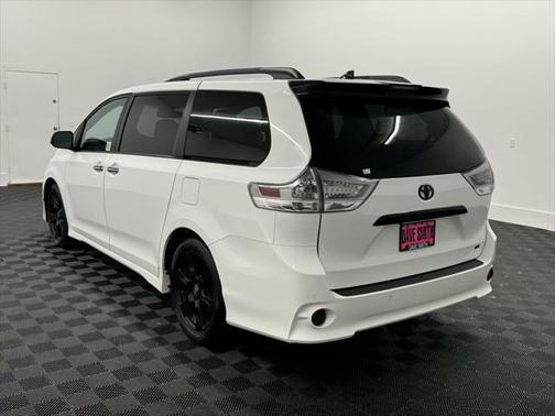 2020 Toyota Sienna SE