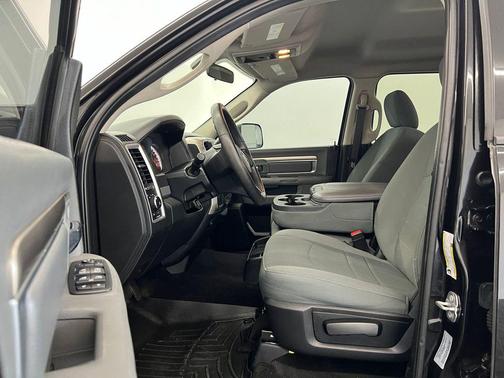 2017 RAM 2500 SLT Crew Cab 4x4 8' Box