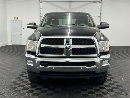 2017 RAM 2500 SLT Crew Cab 4x4 8' Box