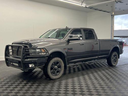 2017 RAM 2500 Big Horn Crew Cab 4x4 8' Box