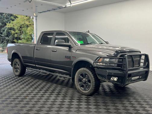2017 RAM 2500 Big Horn Crew Cab 4x4 8' Box