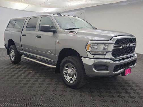 2022 RAM 2500 Tradesman Crew Cab 4x4 6'4' Box