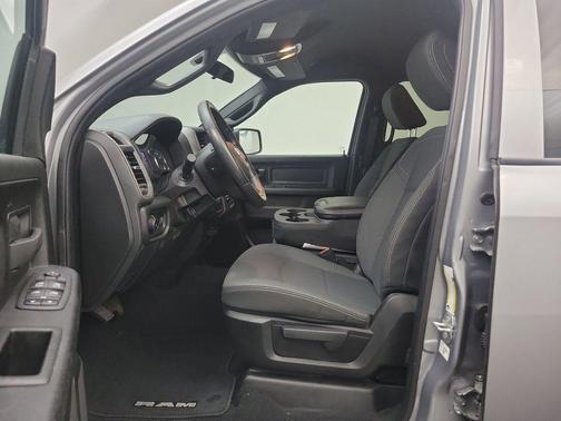 2022 RAM 2500 Tradesman Crew Cab 4x4 6'4' Box