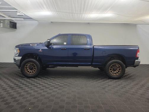 2024 RAM 2500 Tradesman Crew Cab 4x4 6'4' Box
