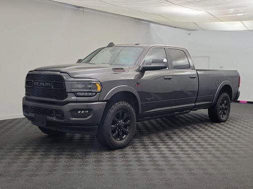 2022 RAM 3500 Limited Crew Cab 4x4 8' Box