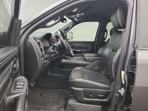 2022 RAM 3500 Limited Crew Cab 4x4 8' Box