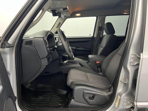 2008 Jeep Commander Sport