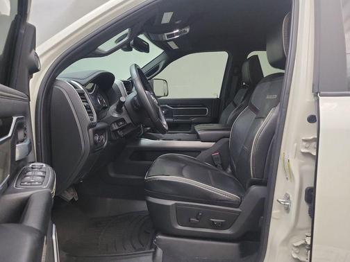 2022 RAM 2500 Laramie Crew Cab 4x4 6'4' Box