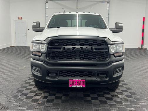 2024 RAM 3500 Tradesman Crew Cab 4x4 8' Box
