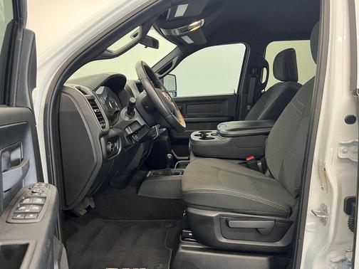 2024 RAM 3500 Tradesman Crew Cab 4x4 8' Box