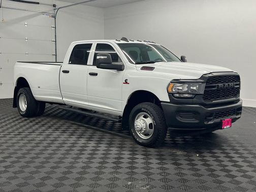 2024 RAM 3500 Tradesman Crew Cab 4x4 8' Box