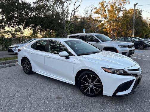 2024 Toyota Camry SE