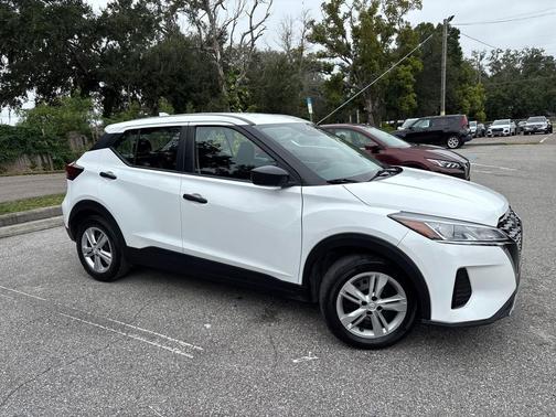 2022 Nissan Kicks S