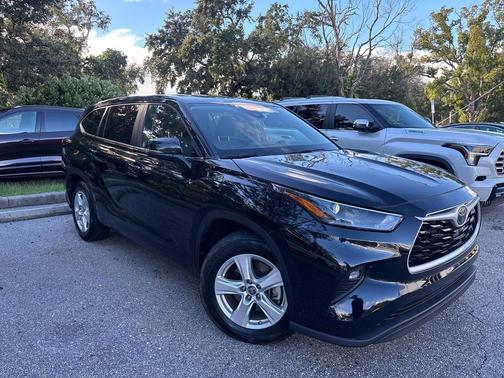 2024 Toyota Highlander LE