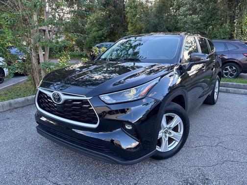 2024 Toyota Highlander LE