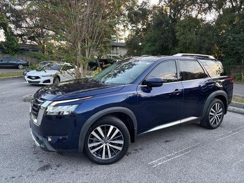 2022 Nissan Pathfinder Platinum 2WD