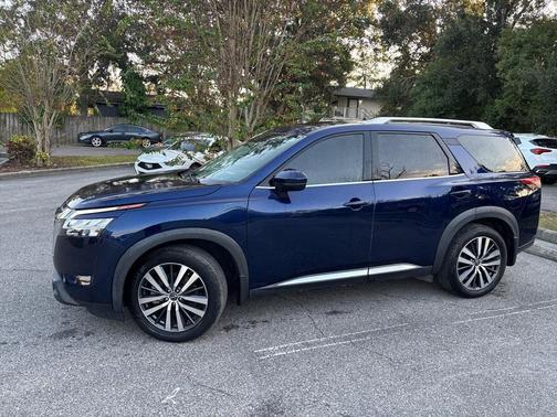 2022 Nissan Pathfinder Platinum 2WD