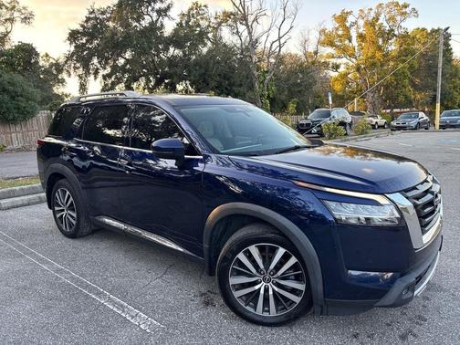 2022 Nissan Pathfinder Platinum 2WD